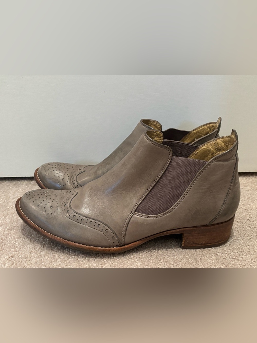 Paul Green Women’s Size 8.5 Taupe Leather Chelsea Wingtip Boots Bootie Shoes